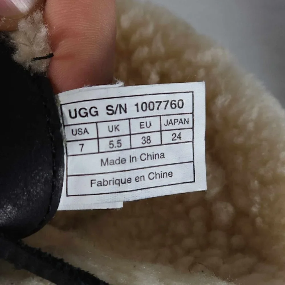 UGG Women's Akadia US 7 Black Leather Sheepskin Shearling Mid Calf Winter Boots